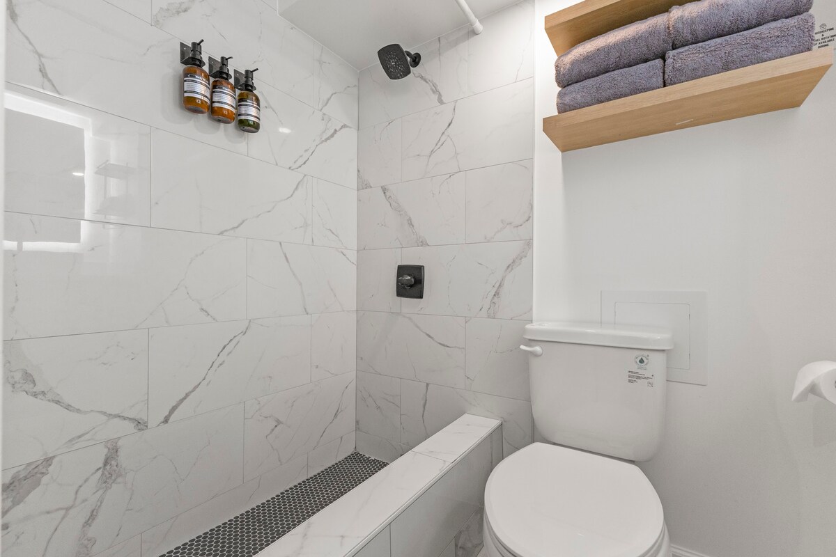 24F-Stunning Studio/Partial Ocean View-Waikiki