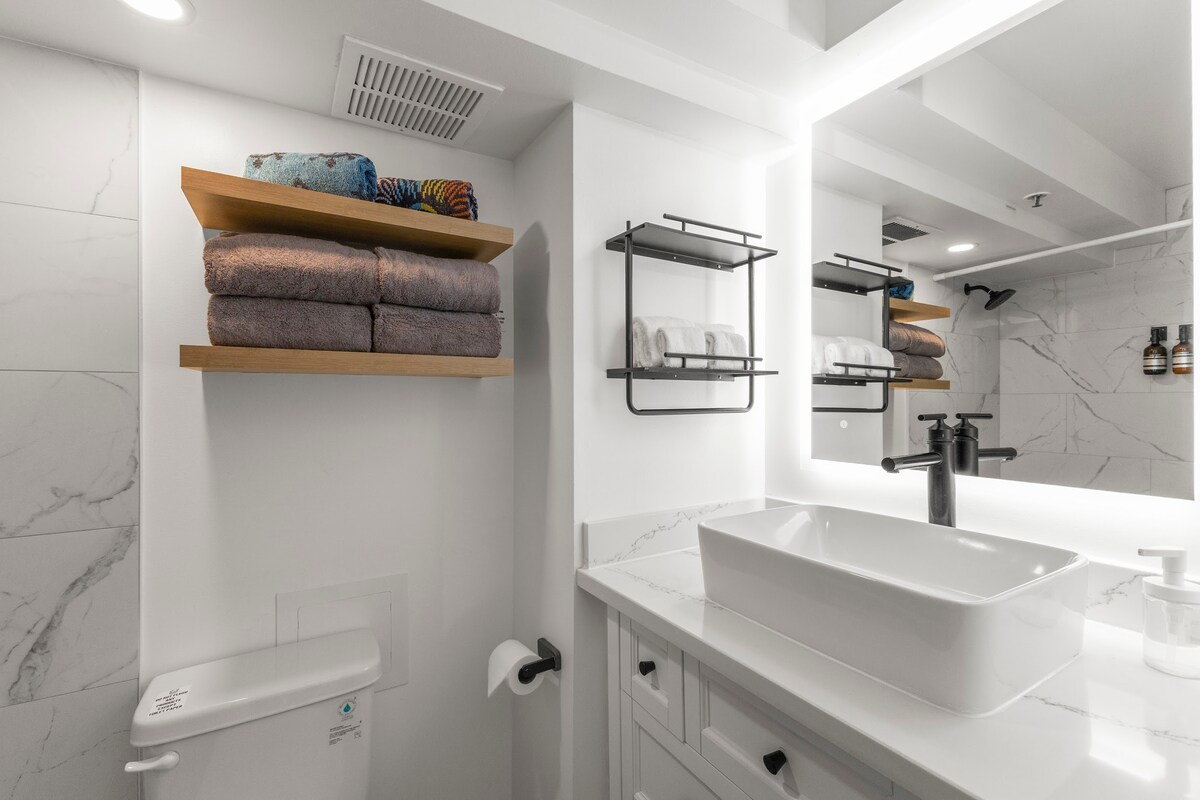 24F-Stunning Studio/Partial Ocean View-Waikiki