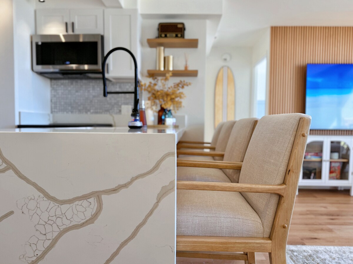 22FL-Upscale Fully Renovated-1BR-Waikiki!