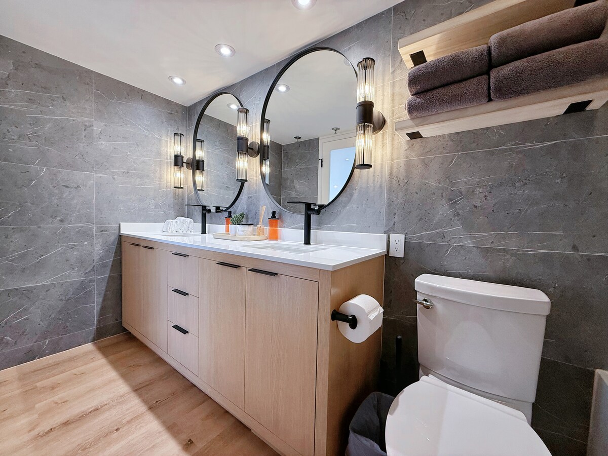 22FL-Upscale Fully Renovated-1BR-Waikiki!