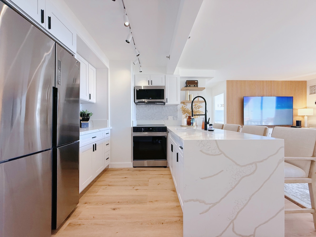 22FL-Upscale Fully Renovated-1BR-Waikiki!