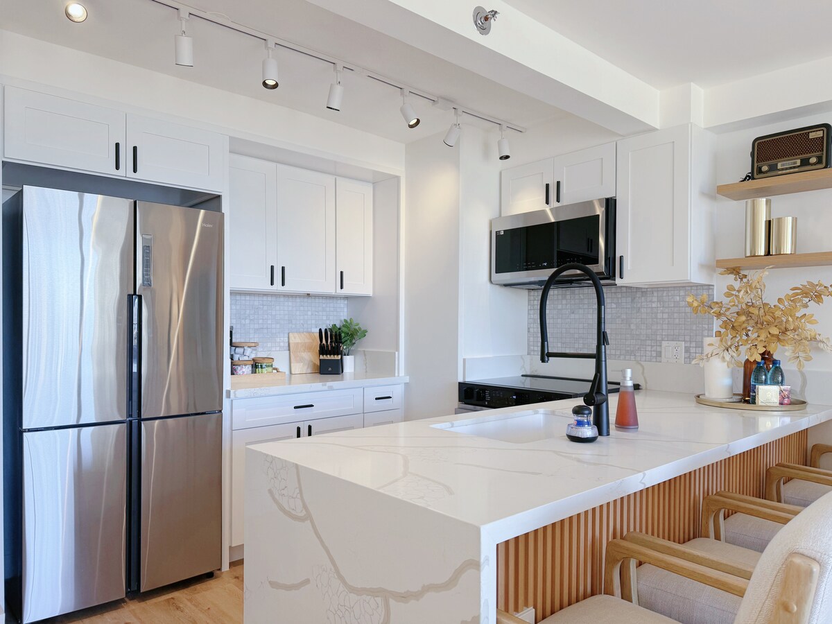 22FL-Upscale Fully Renovated-1BR-Waikiki!