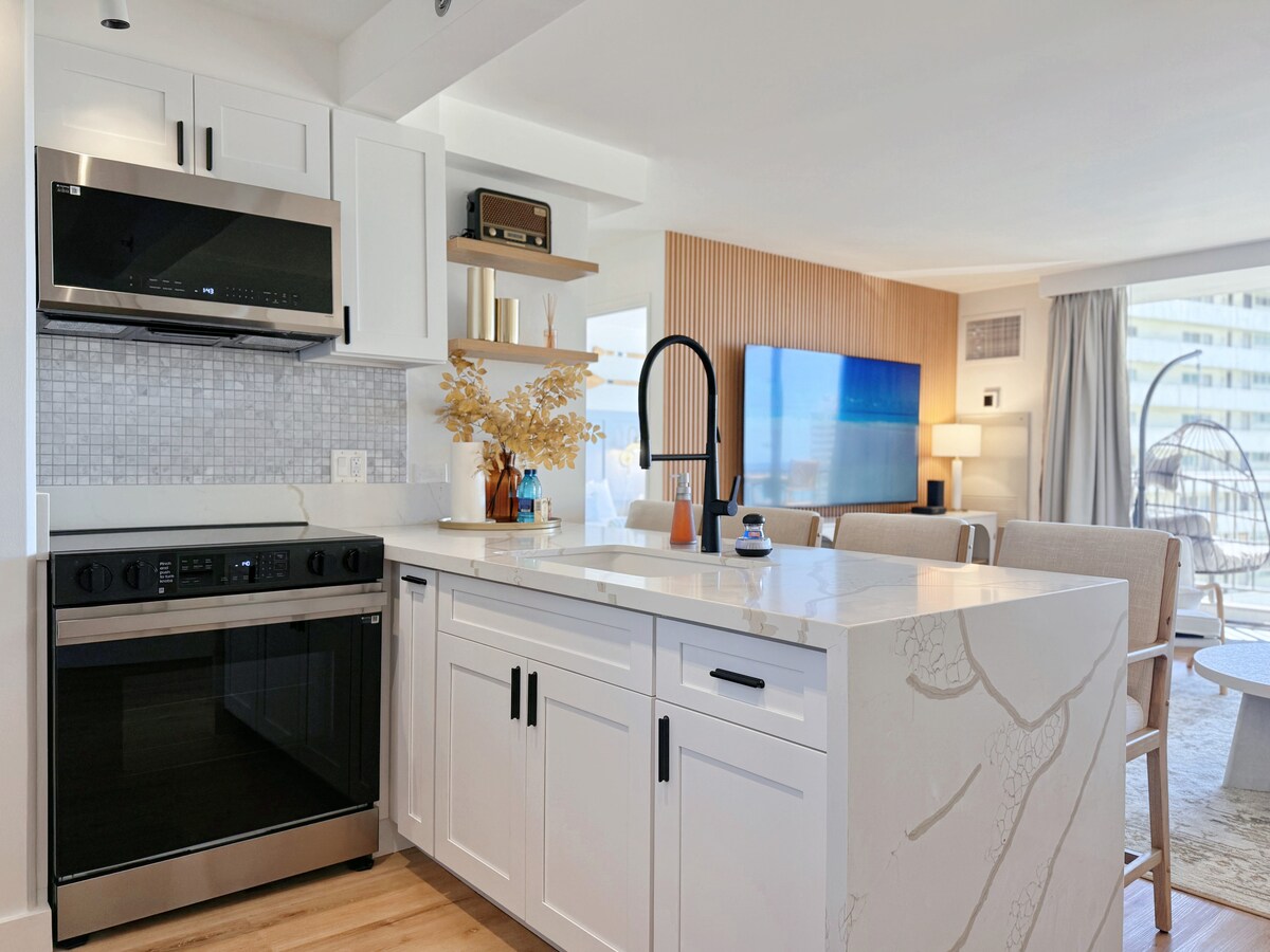 22FL-Upscale Fully Renovated-1BR-Waikiki!