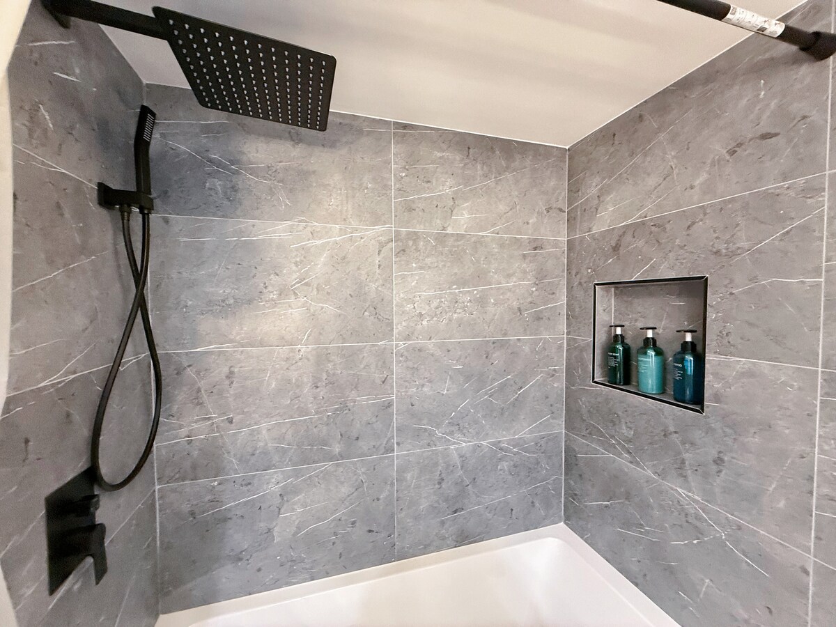 22FL-Upscale Fully Renovated-1BR-Waikiki!