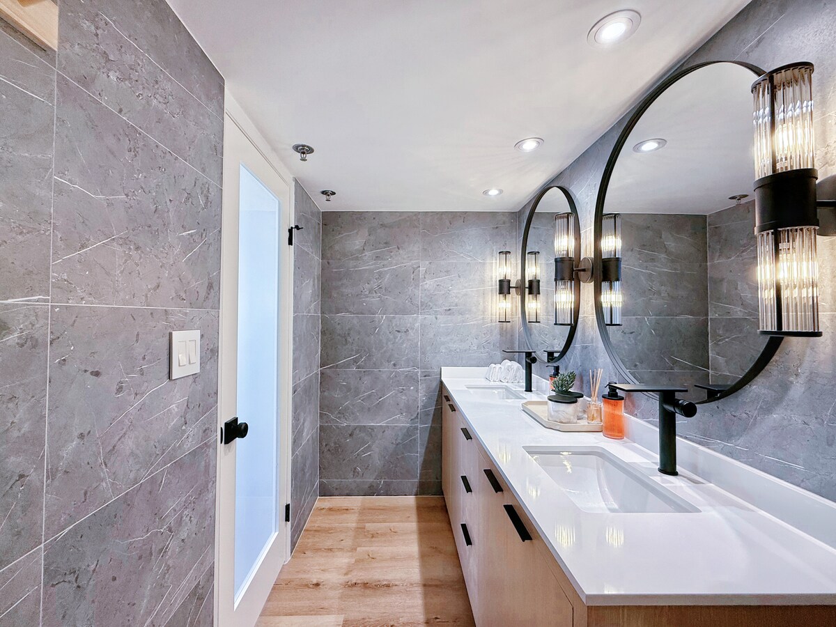 22FL-Upscale Fully Renovated-1BR-Waikiki!