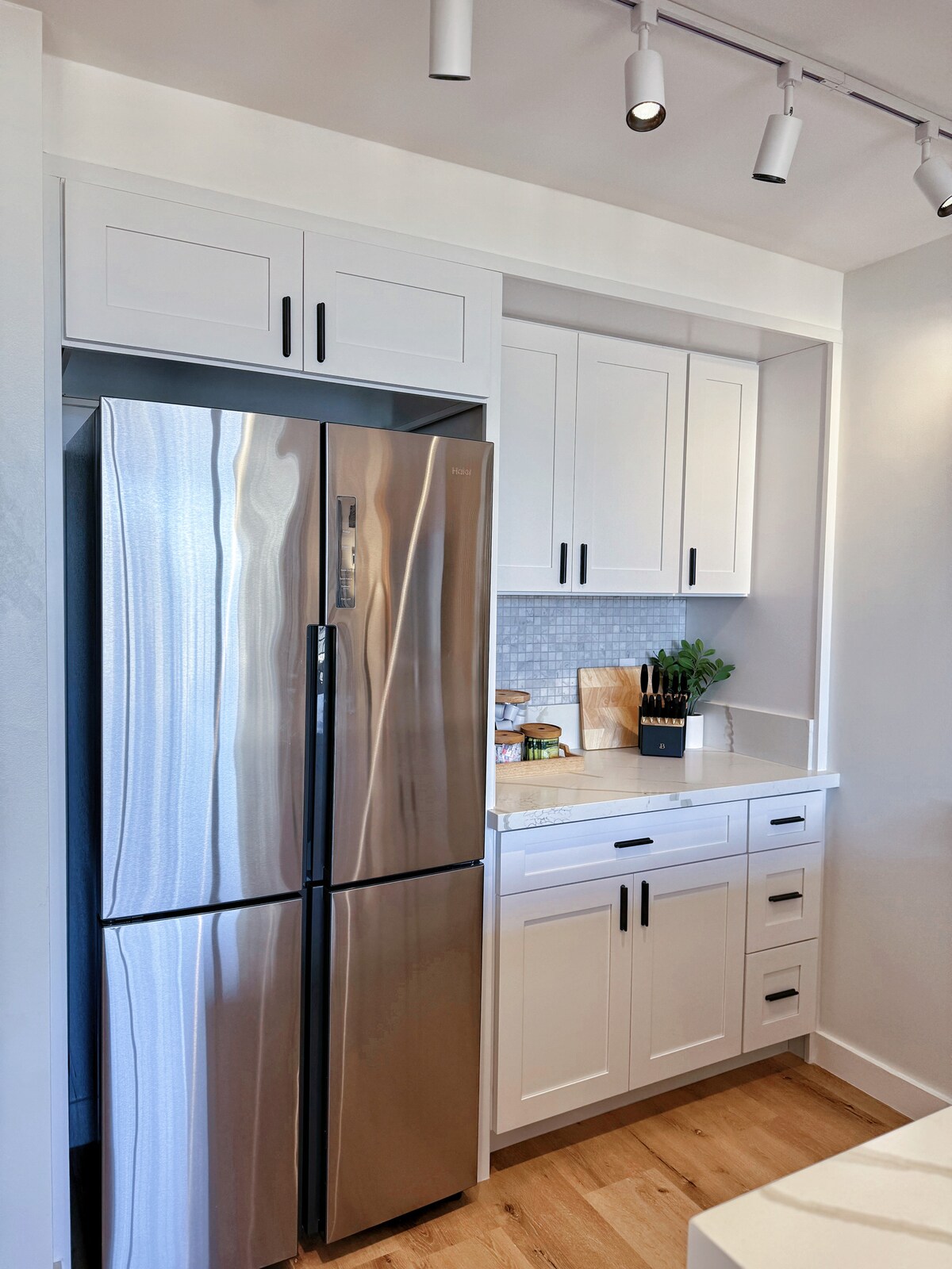 22FL-Upscale Fully Renovated-1BR-Waikiki!