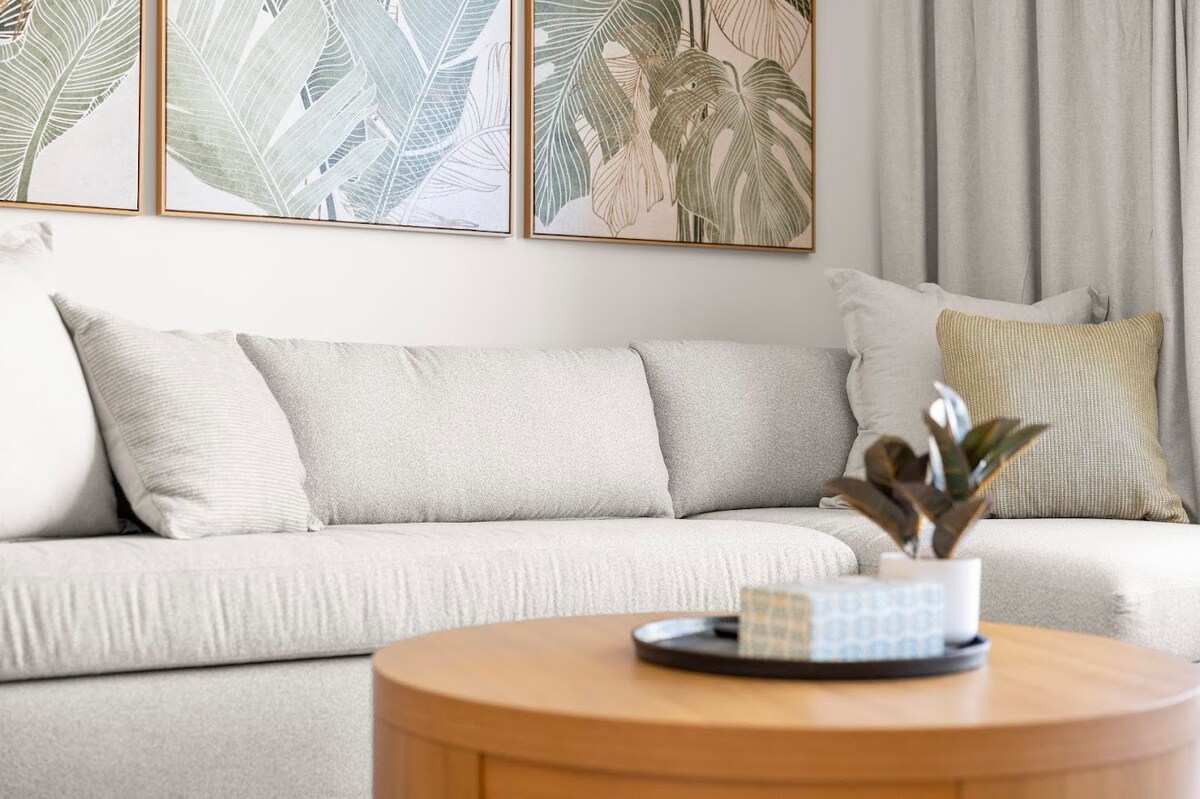 12F-Upscale Tropical 1BR-Waikiki Condo w/Parking!