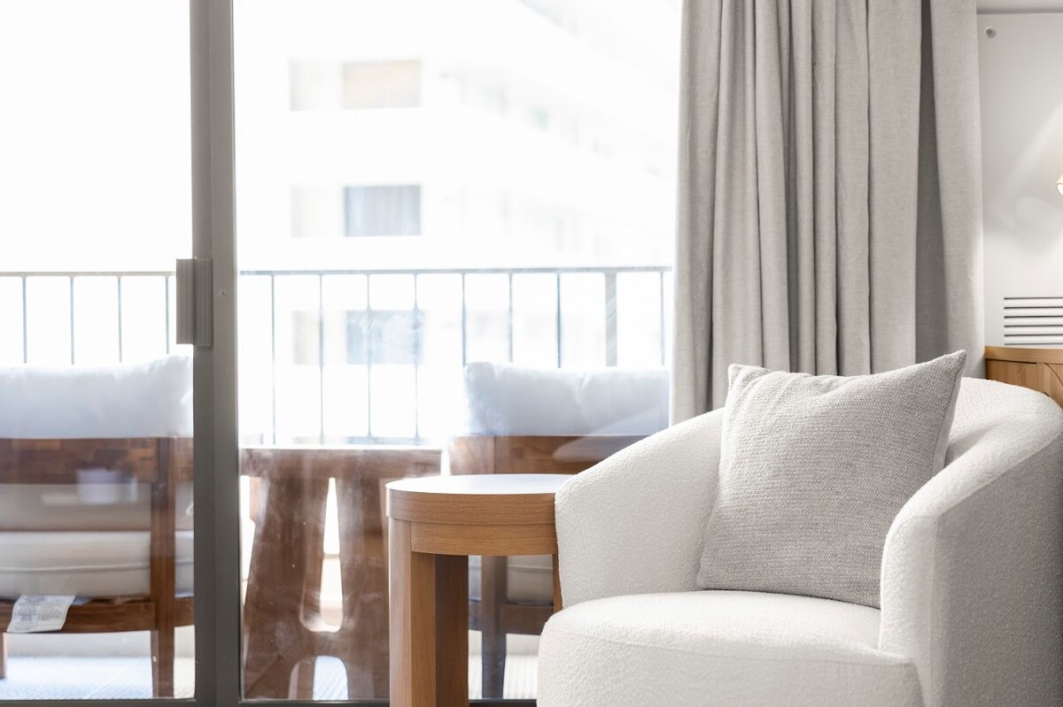 12F-Upscale Tropical 1BR-Waikiki Condo w/Parking!