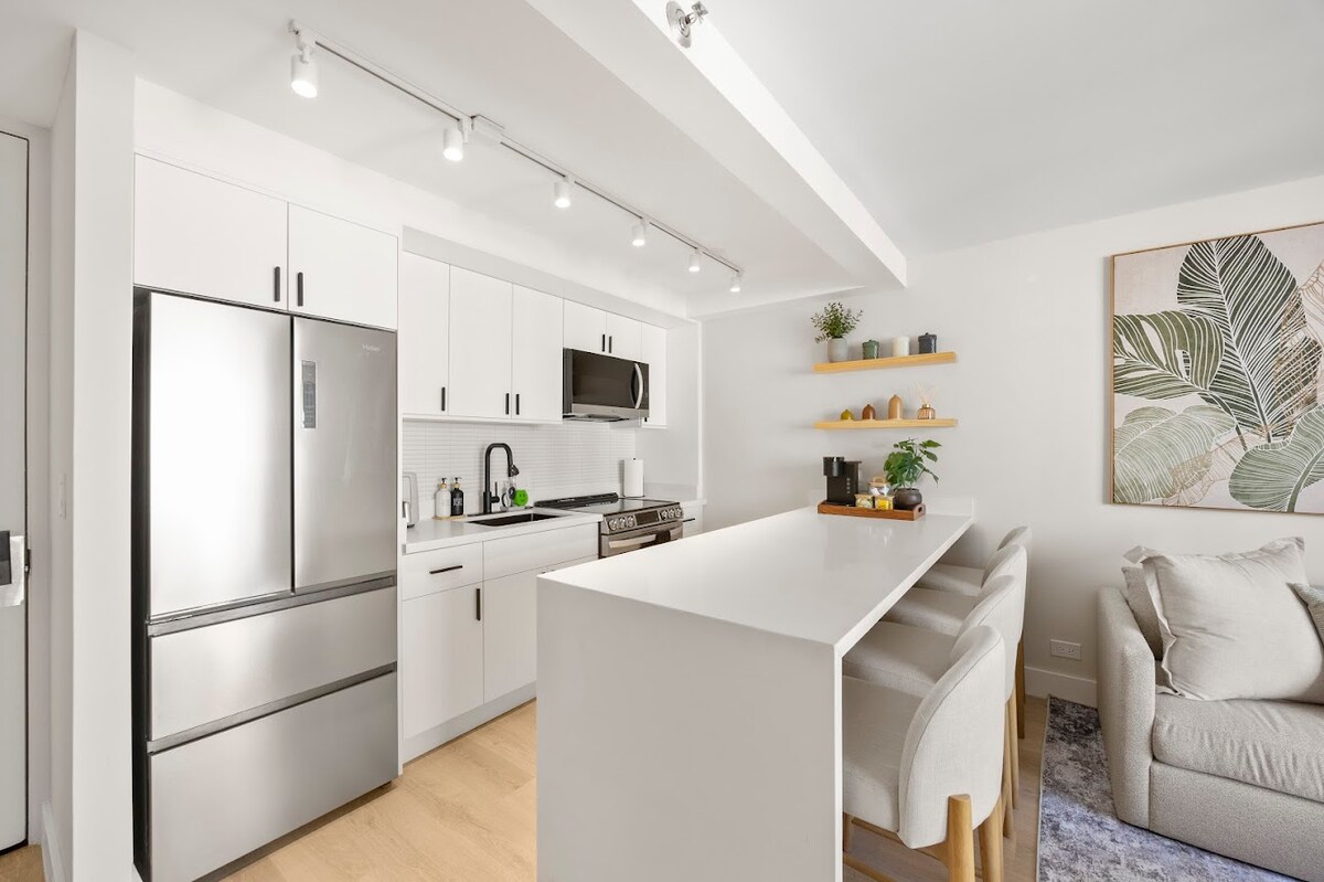 12F-Upscale Tropical 1BR-Waikiki Condo w/Parking!