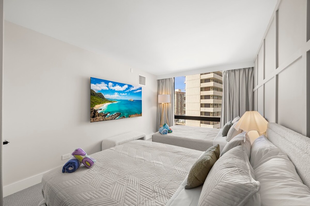 12F-Upscale Tropical 1BR-Waikiki Condo w/Parking!