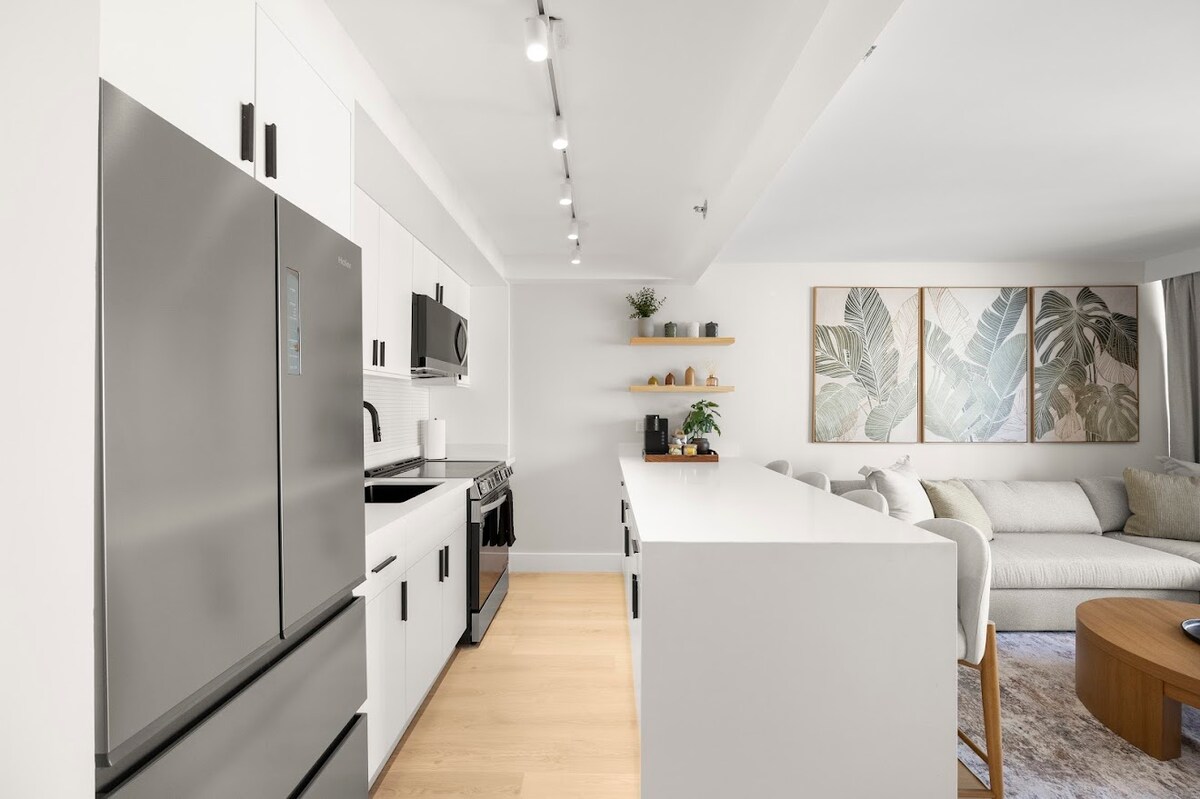 12F-Upscale Tropical 1BR-Waikiki Condo w/Parking!