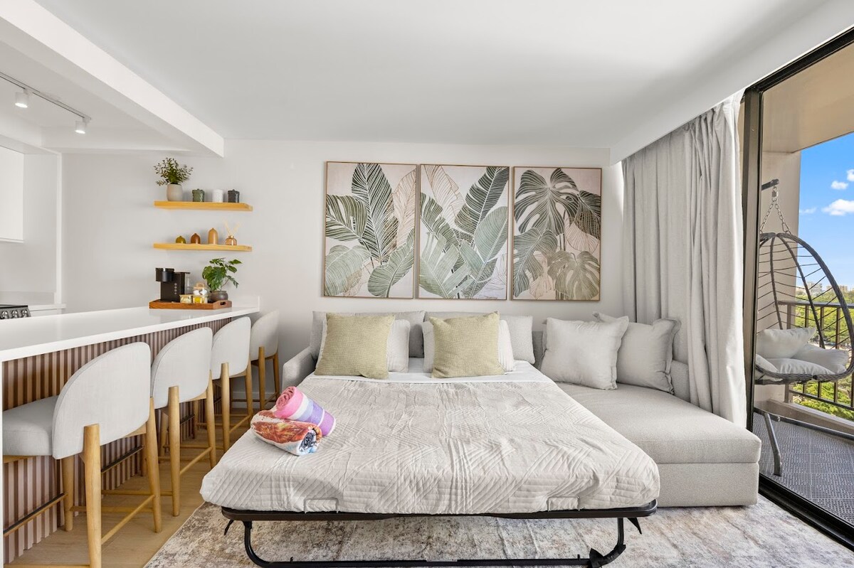 12F-Upscale Tropical 1BR-Waikiki Condo w/Parking!