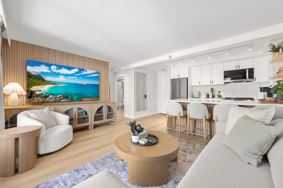 12F-Upscale Tropical 1BR-Waikiki Condo w/Parking!