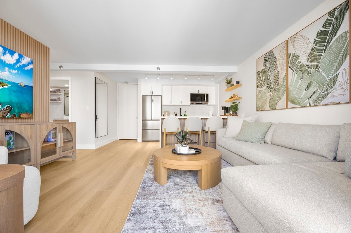 12F-Upscale Tropical 1BR-Waikiki Condo w/Parking!