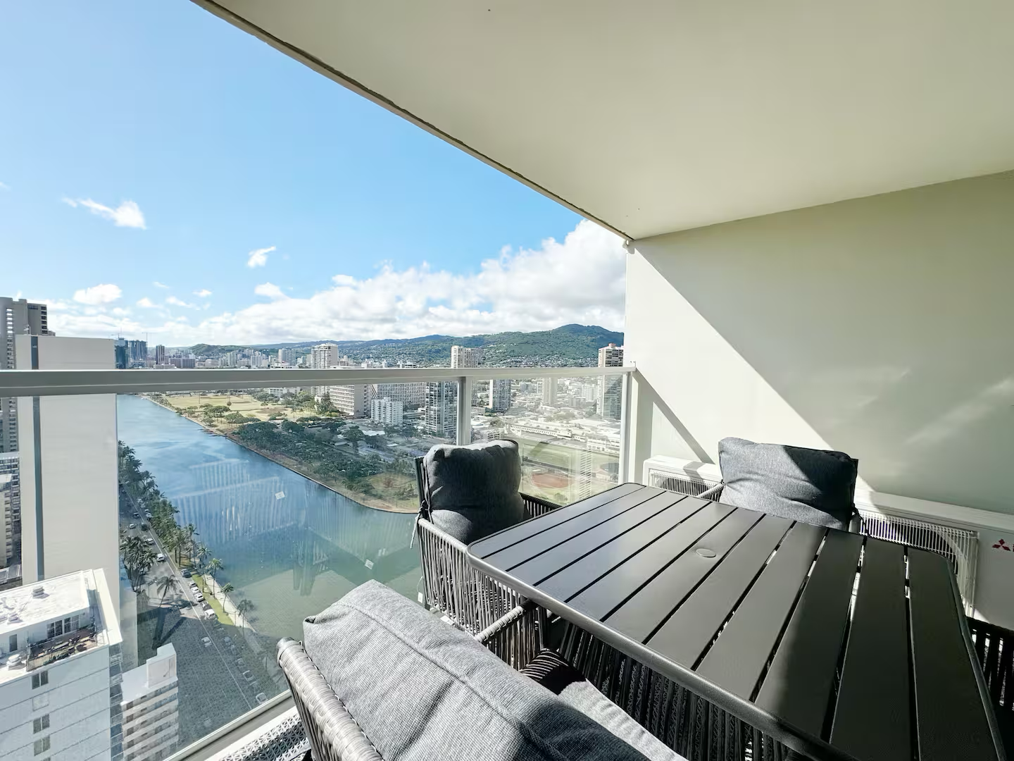 35FL-Upscale Fully Remodeled 1BR-Waikiki Beach~