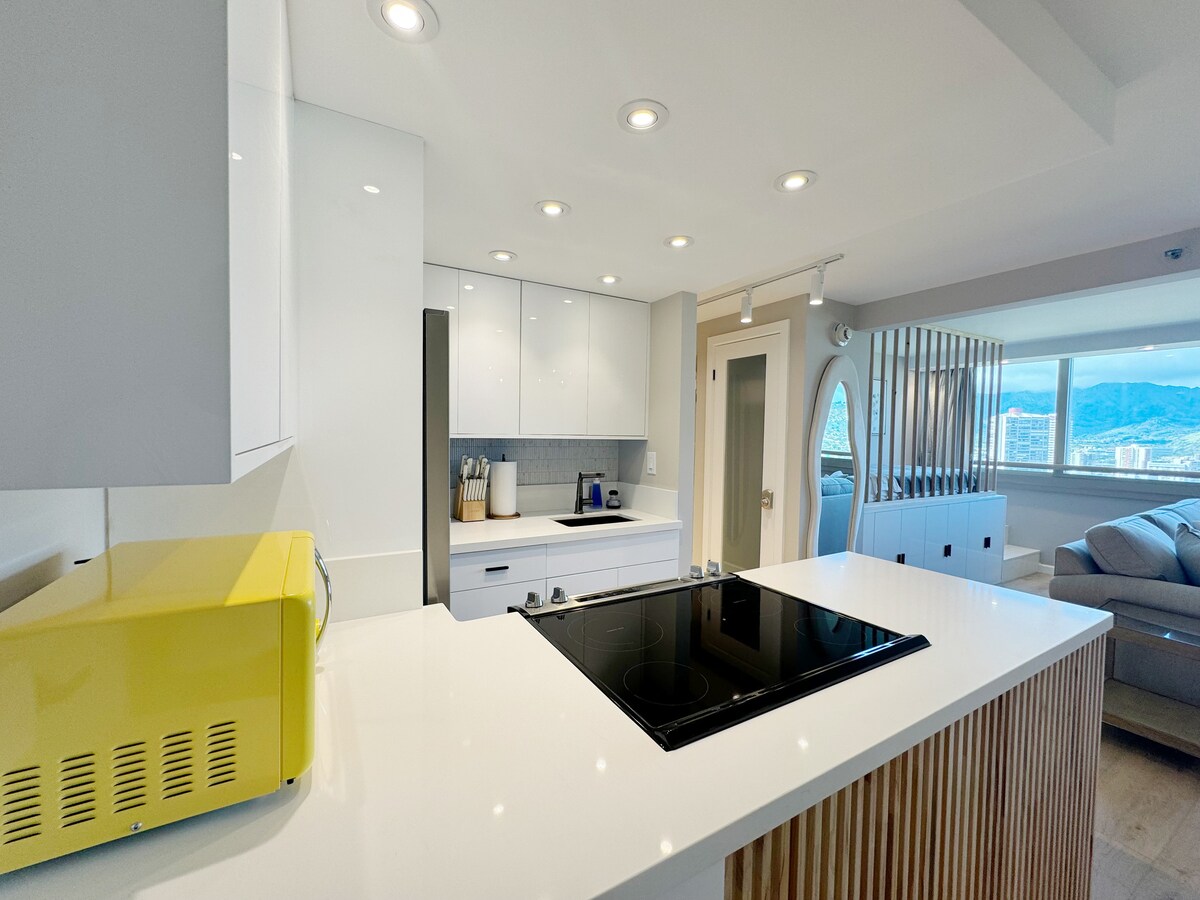 35FL-Upscale Fully Remodeled 1BR-Waikiki Beach~