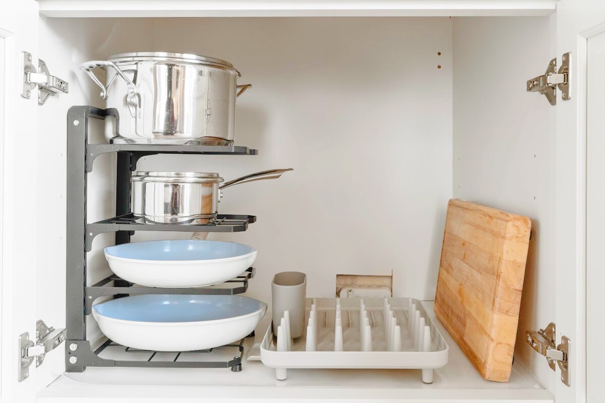 New! Gorgeous Boutique King Studio w/Parking~