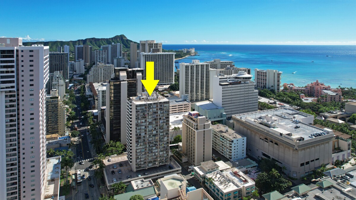 New! Gorgeous Boutique King Studio w/Parking~