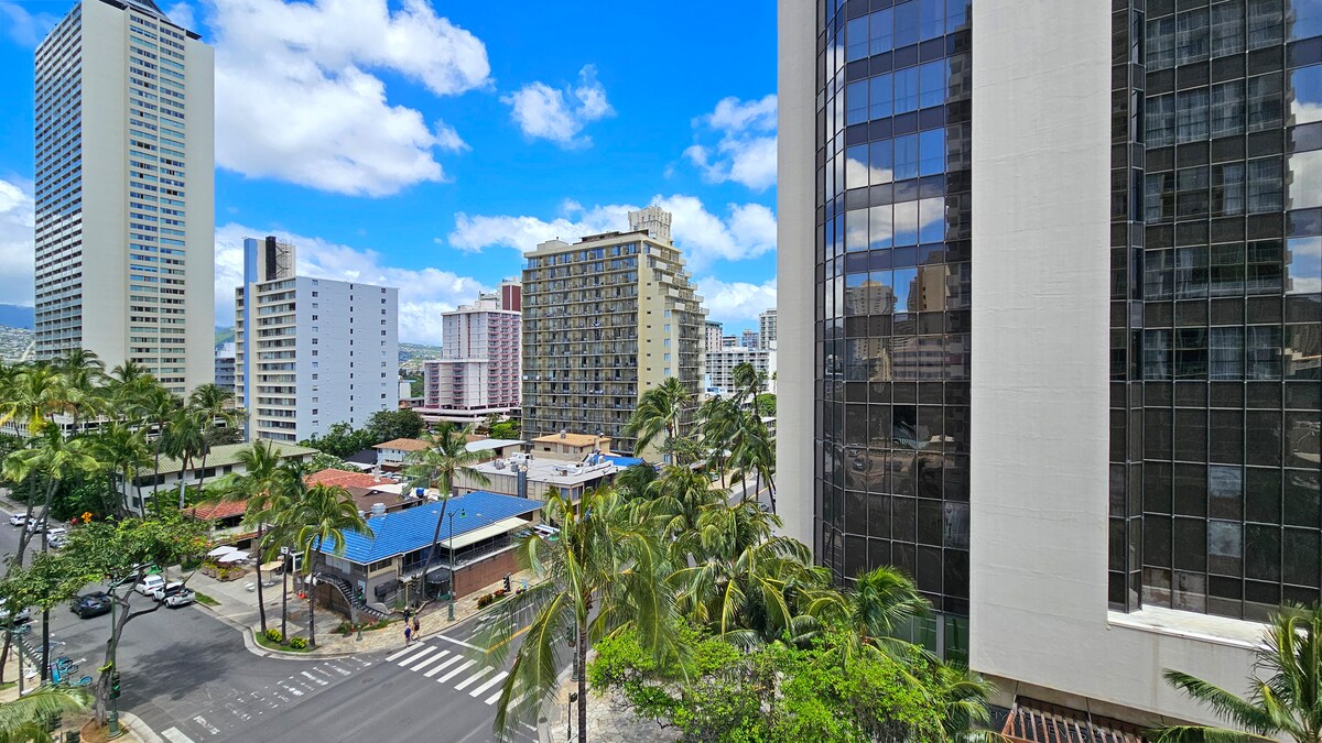 New! Gorgeous Boutique King Studio w/Parking~