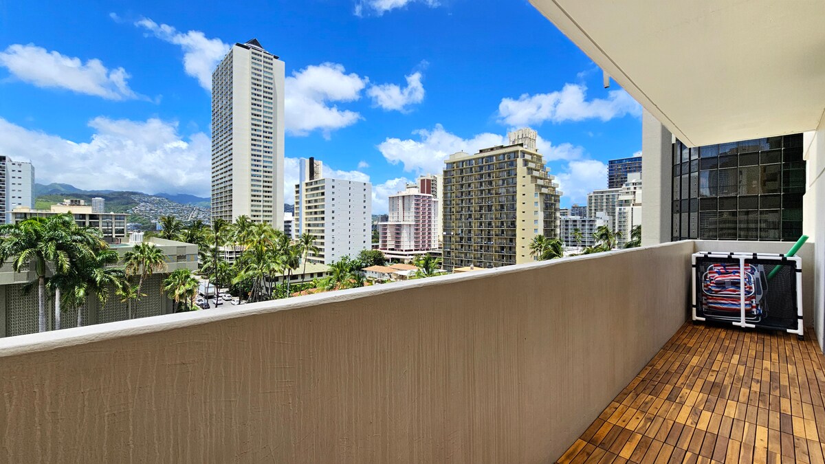 New! Gorgeous Boutique King Studio w/Parking~