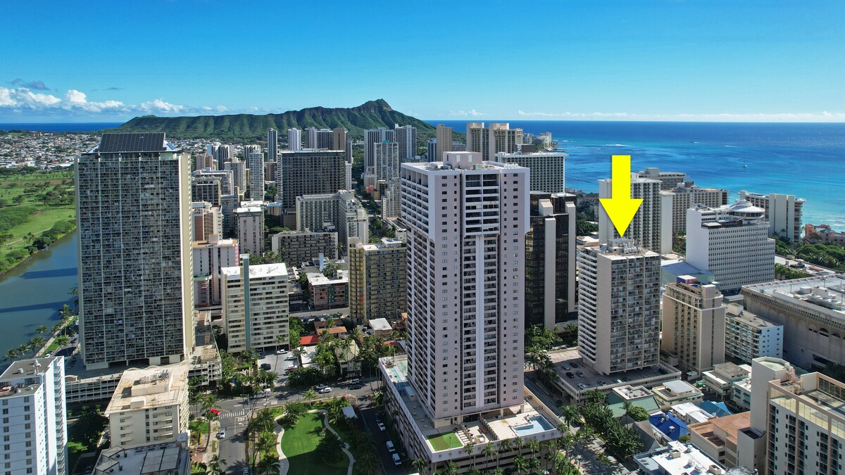 New! Gorgeous Boutique King Studio w/Parking~