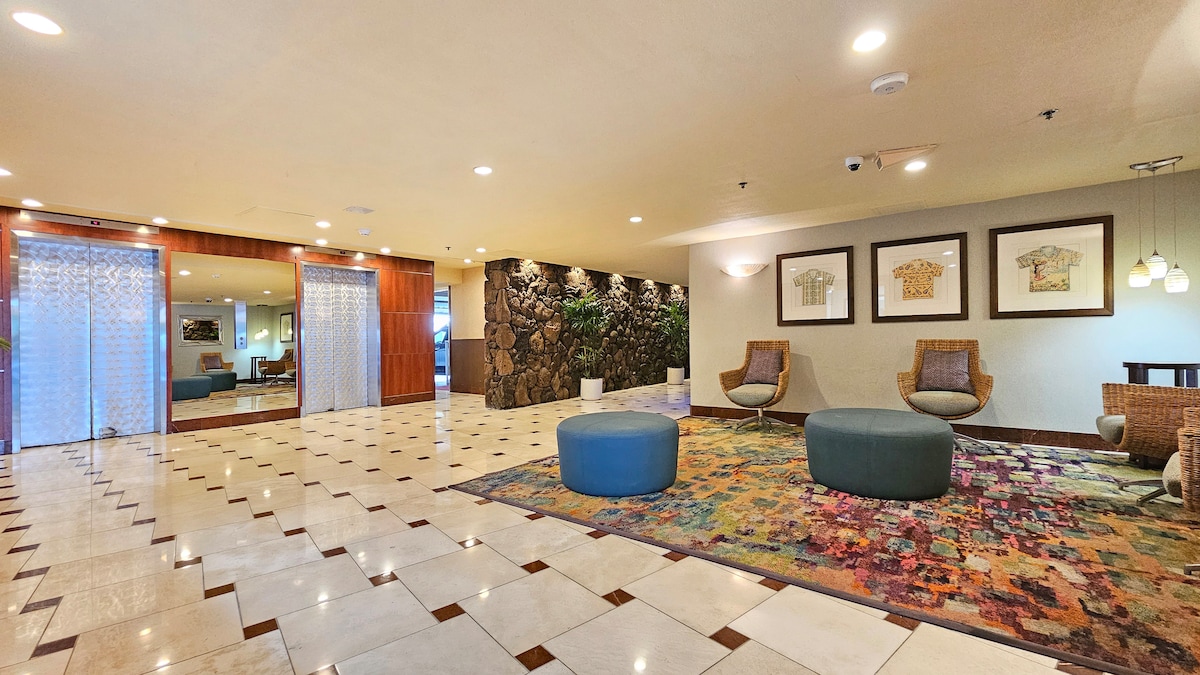 New! Gorgeous Boutique King Studio w/Parking~