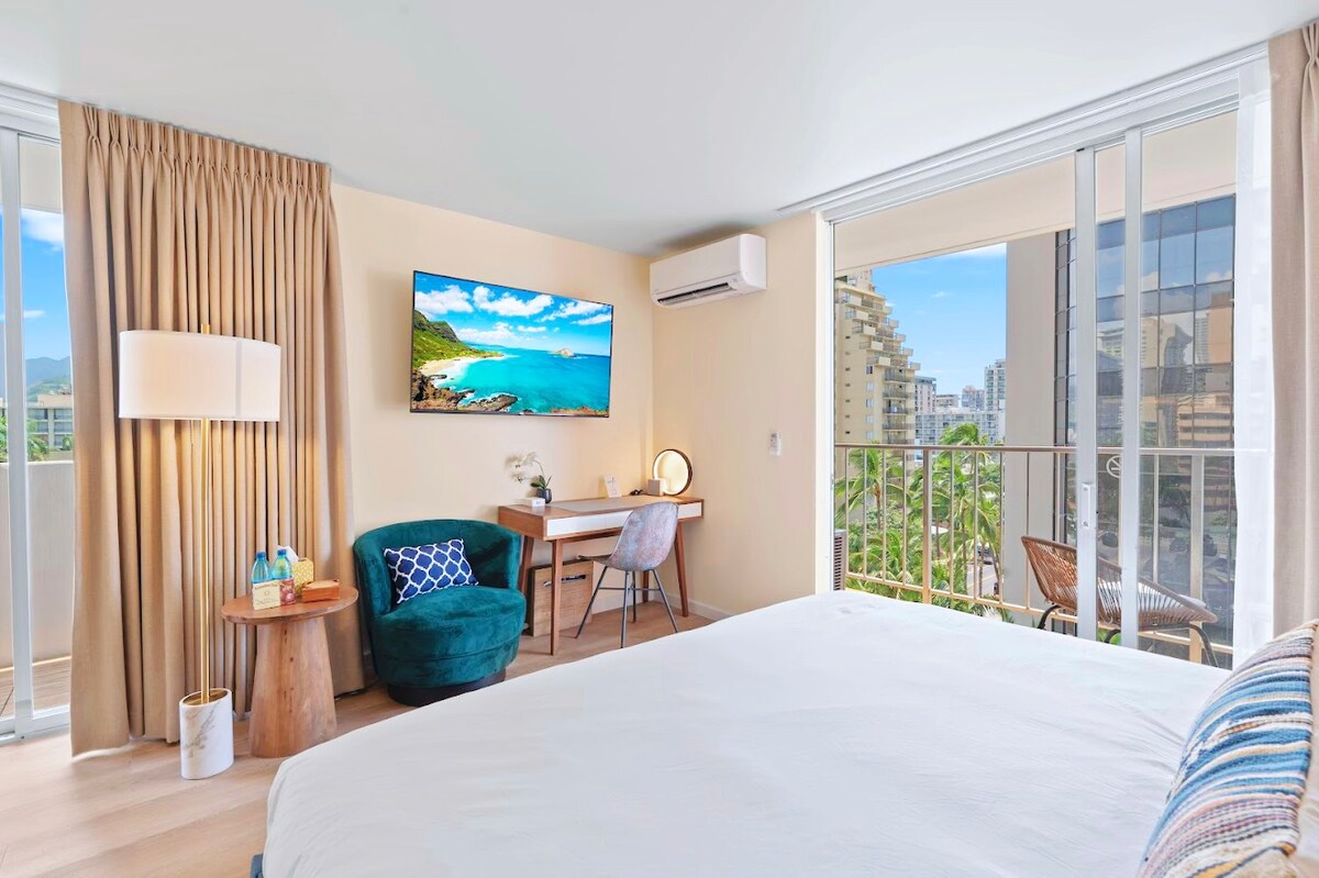 New! Gorgeous Boutique King Studio w/Parking~
