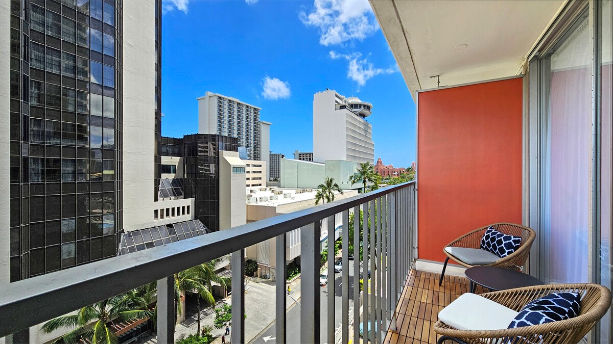 New! Gorgeous Boutique King Studio w/Parking~