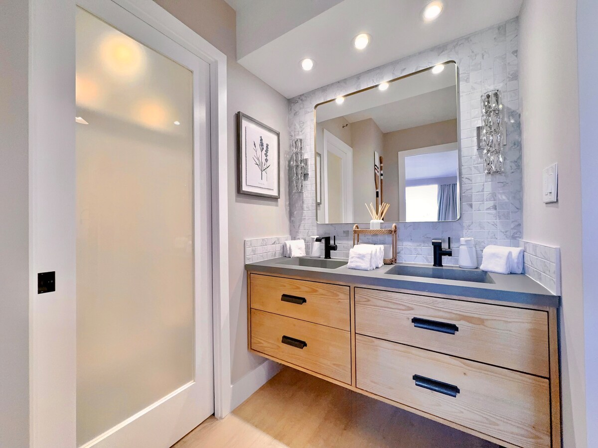 17F-Beautiful & Upscale-Waikiki Beach 1BR/Parking~