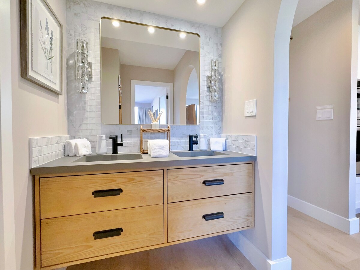 17F-Beautiful & Upscale-Waikiki Beach 1BR/Parking~