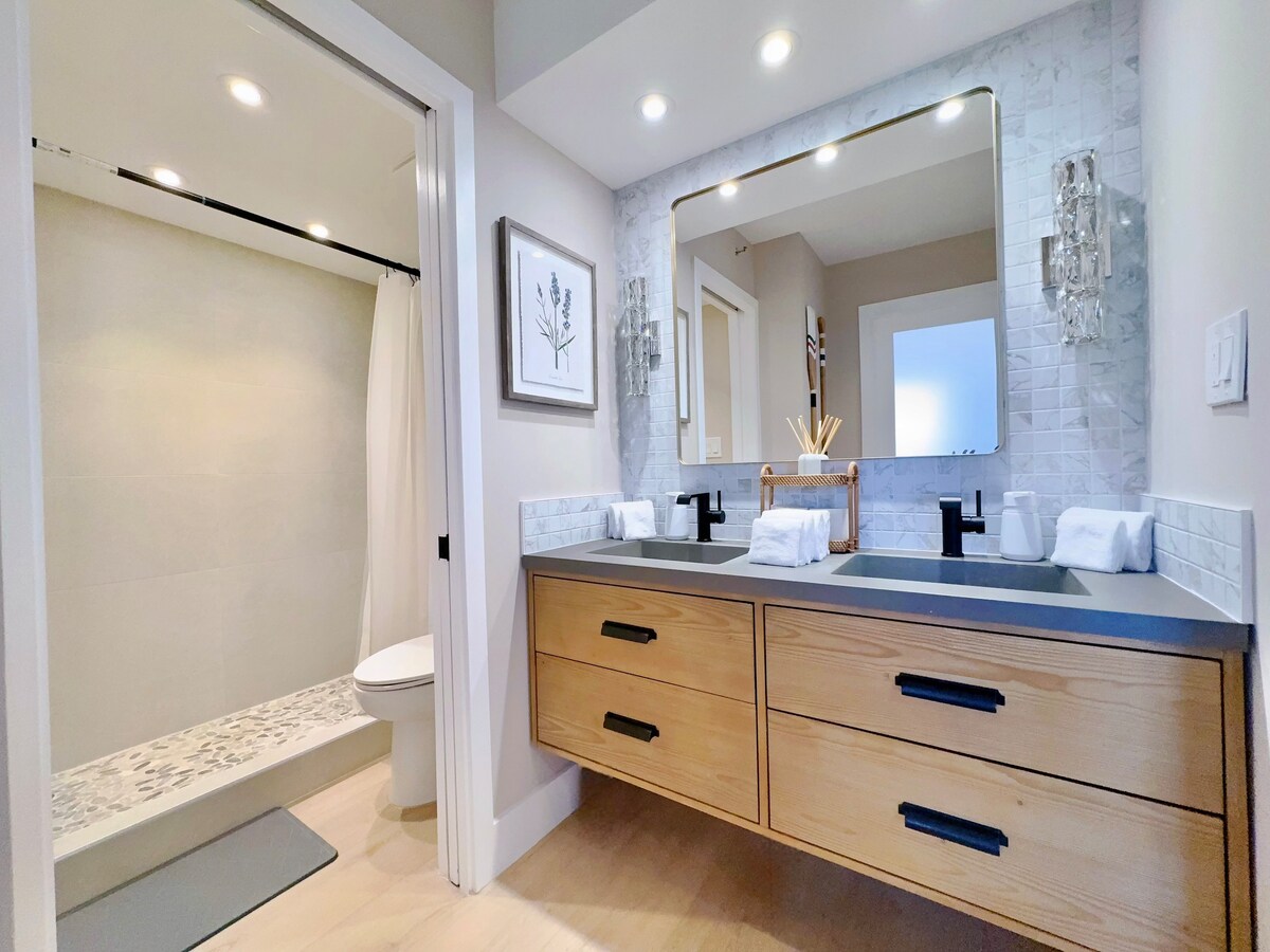 17F-Beautiful & Upscale-Waikiki Beach 1BR/Parking~