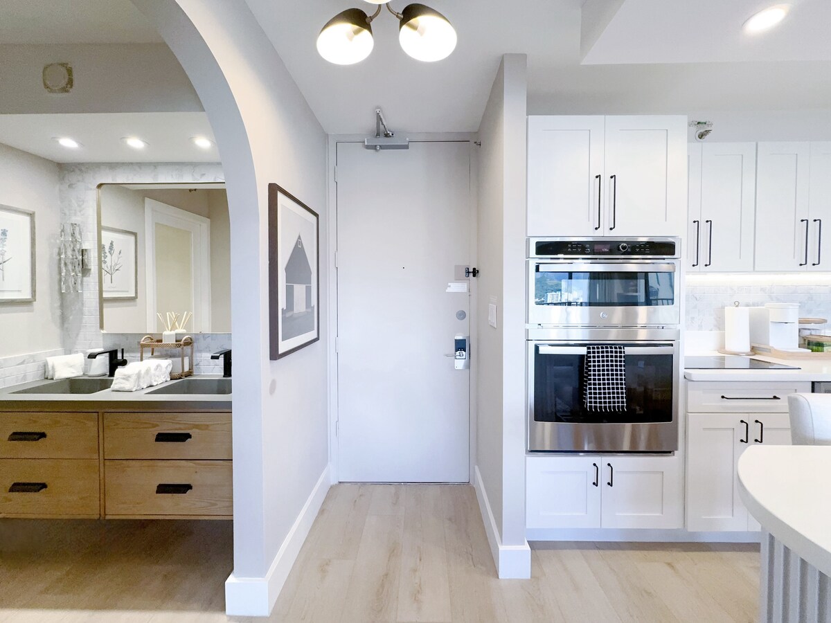 17F-Beautiful & Upscale-Waikiki Beach 1BR/Parking~