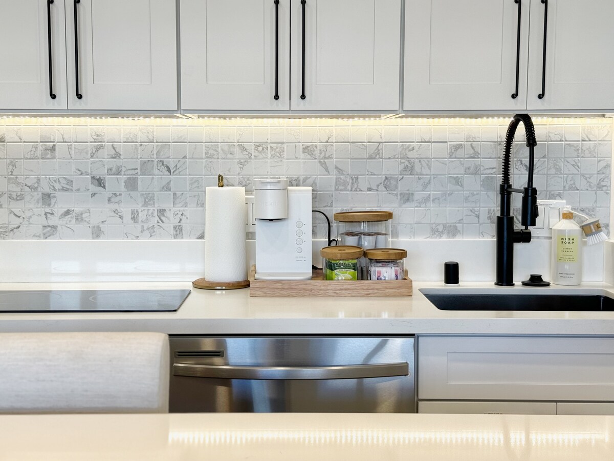 17F-Beautiful & Upscale-Waikiki Beach 1BR/Parking~
