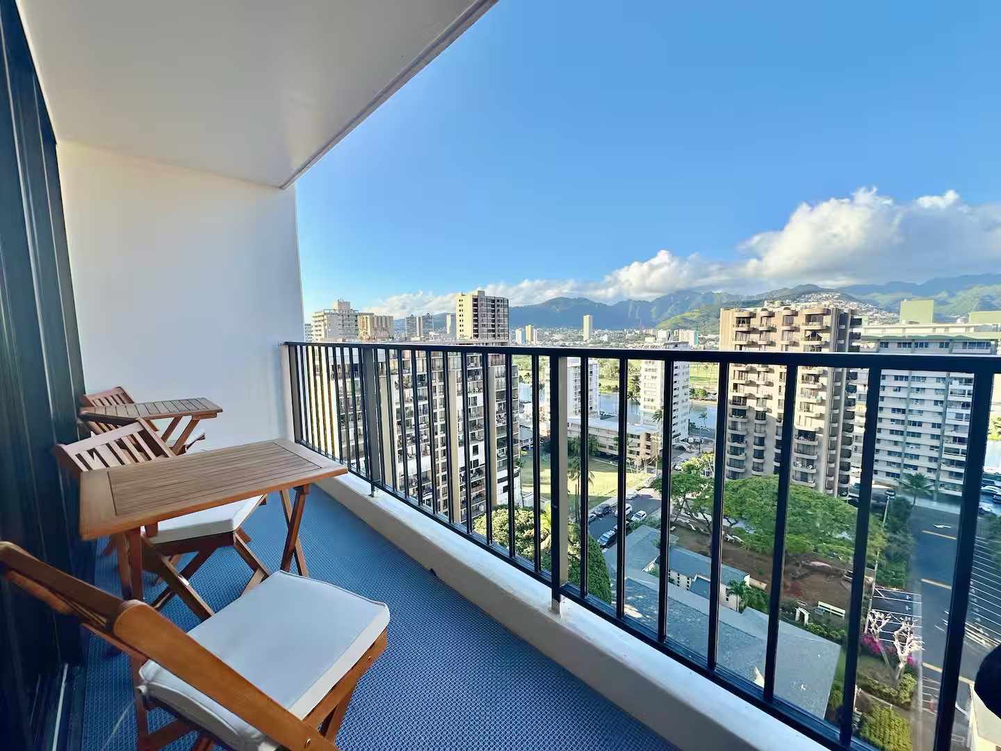 17F-Beautiful & Upscale-Waikiki Beach 1BR/Parking~