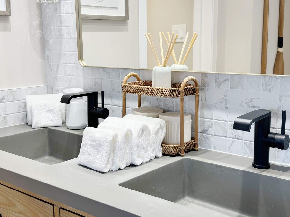17F-Beautiful & Upscale-Waikiki Beach 1BR/Parking~