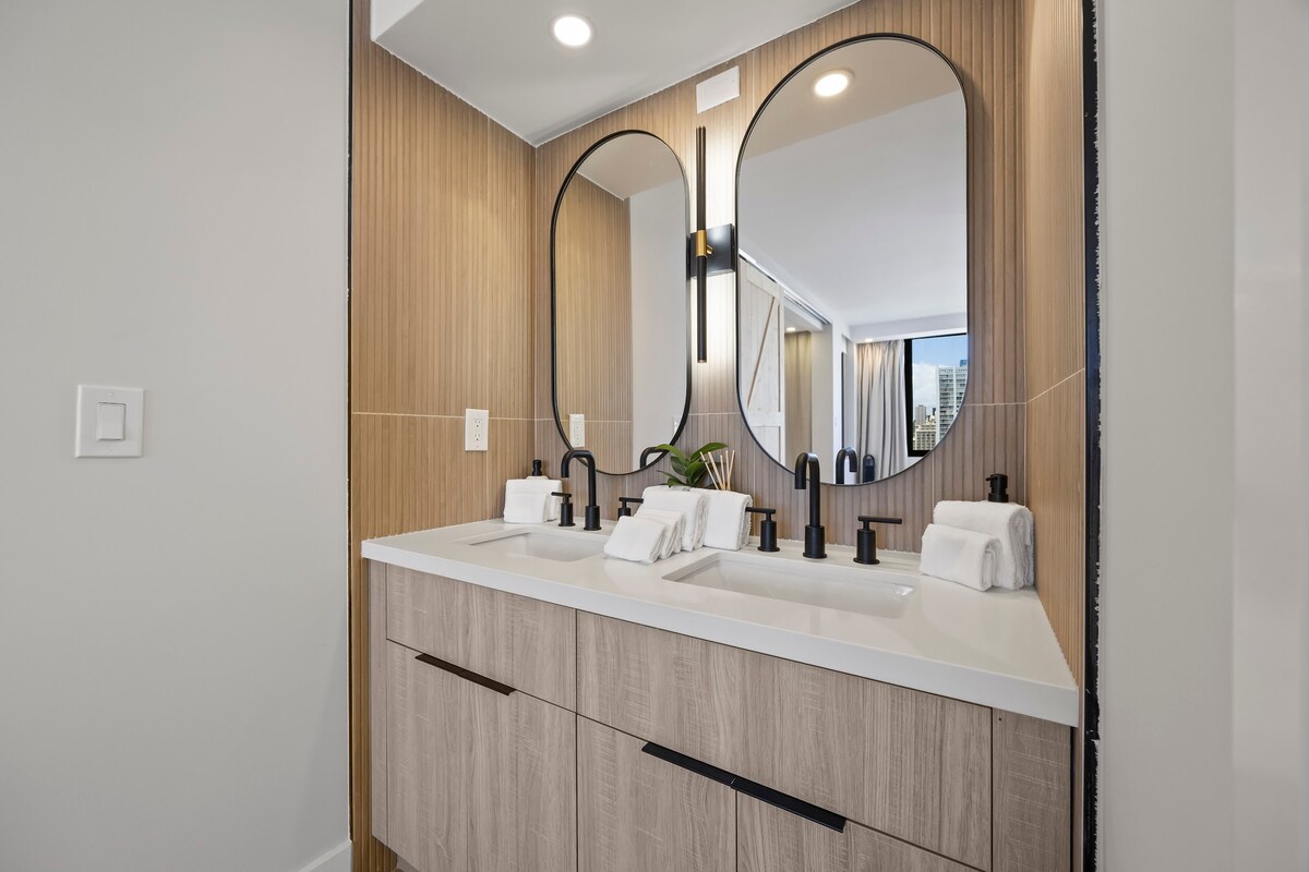 21F-Upscale & Spacious Ocean View-1 BR w/ Parking!
