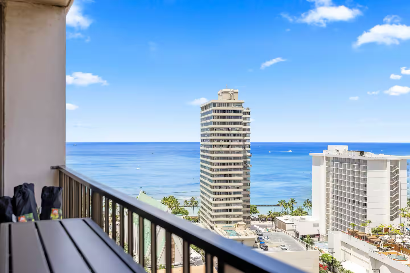 21F-Upscale & Spacious Ocean View-1 BR w/ Parking!