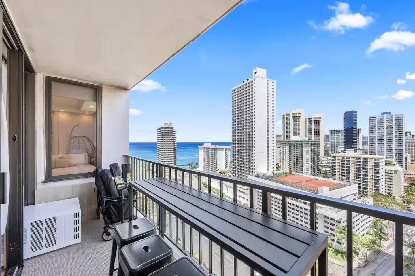 21F-Upscale & Spacious Ocean View-1 BR w/ Parking!