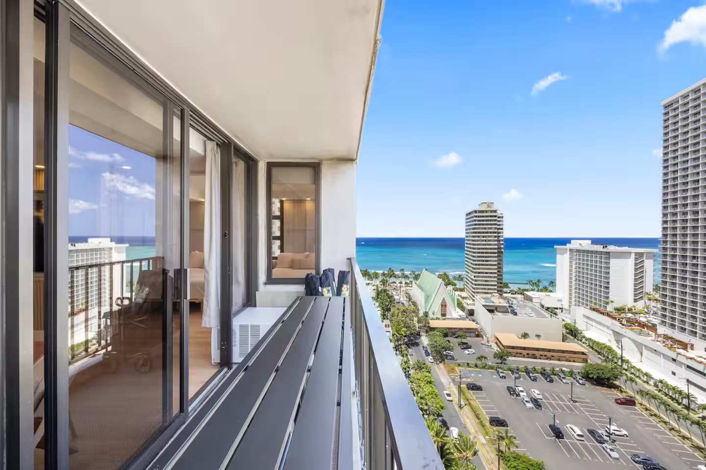 21F-Upscale & Spacious Ocean View-1 BR w/ Parking!