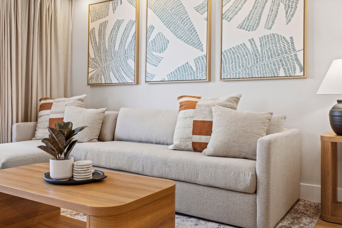 21F-Upscale & Spacious Ocean View-1 BR w/ Parking!