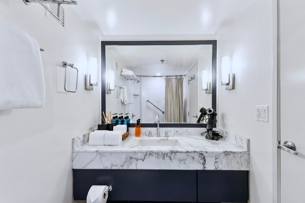 31FL-Upscale High FL-Ala Moana Hotel Deluxe Double