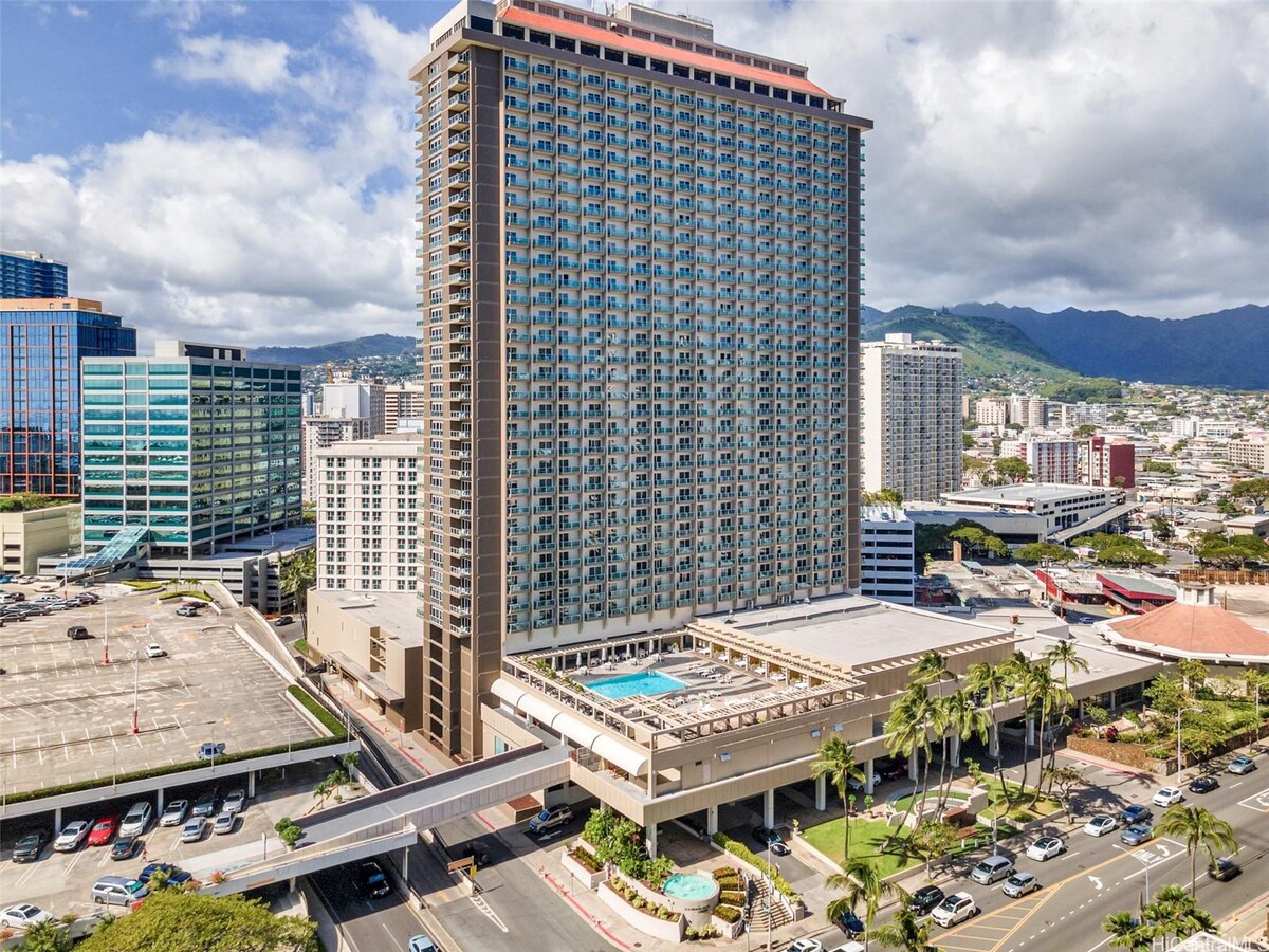 31FL-Upscale High FL-Ala Moana Hotel Deluxe Double