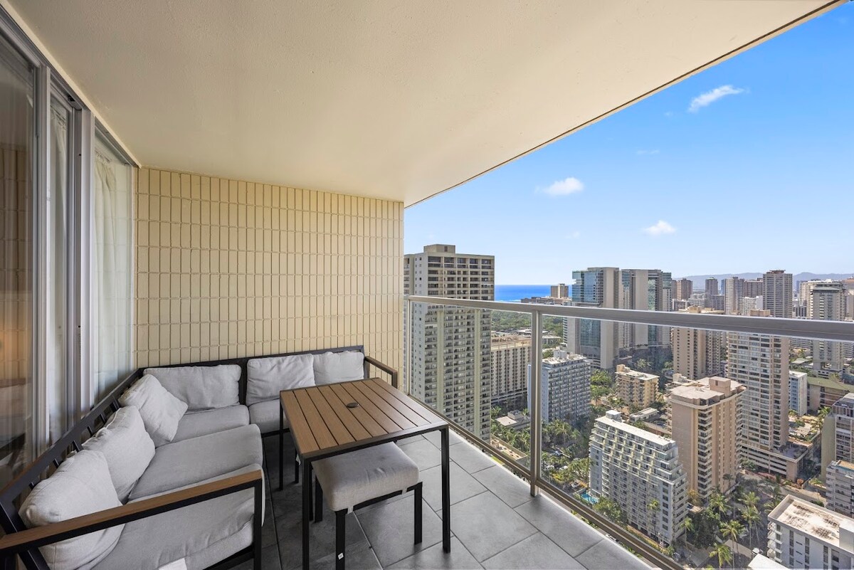 40F-Stunning High-FL Studio w/Ocean & City Views