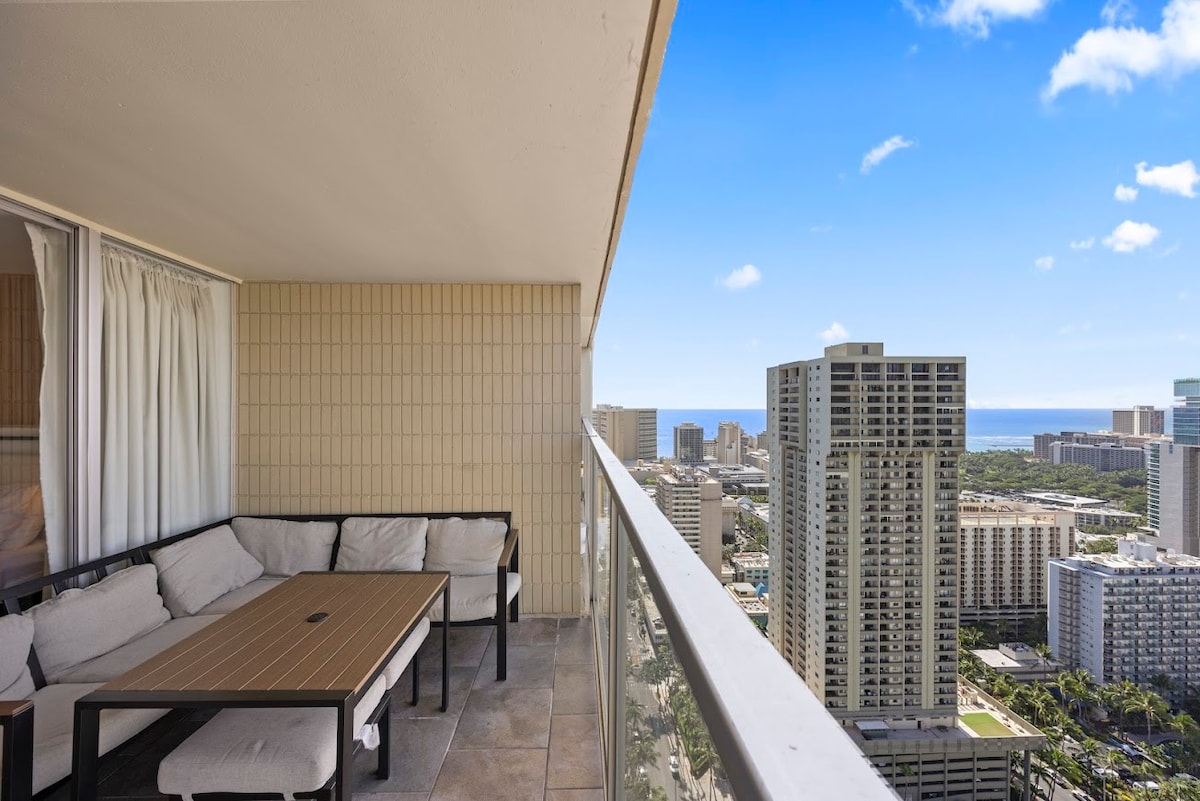 40F-Stunning High-FL Studio w/Ocean & City Views