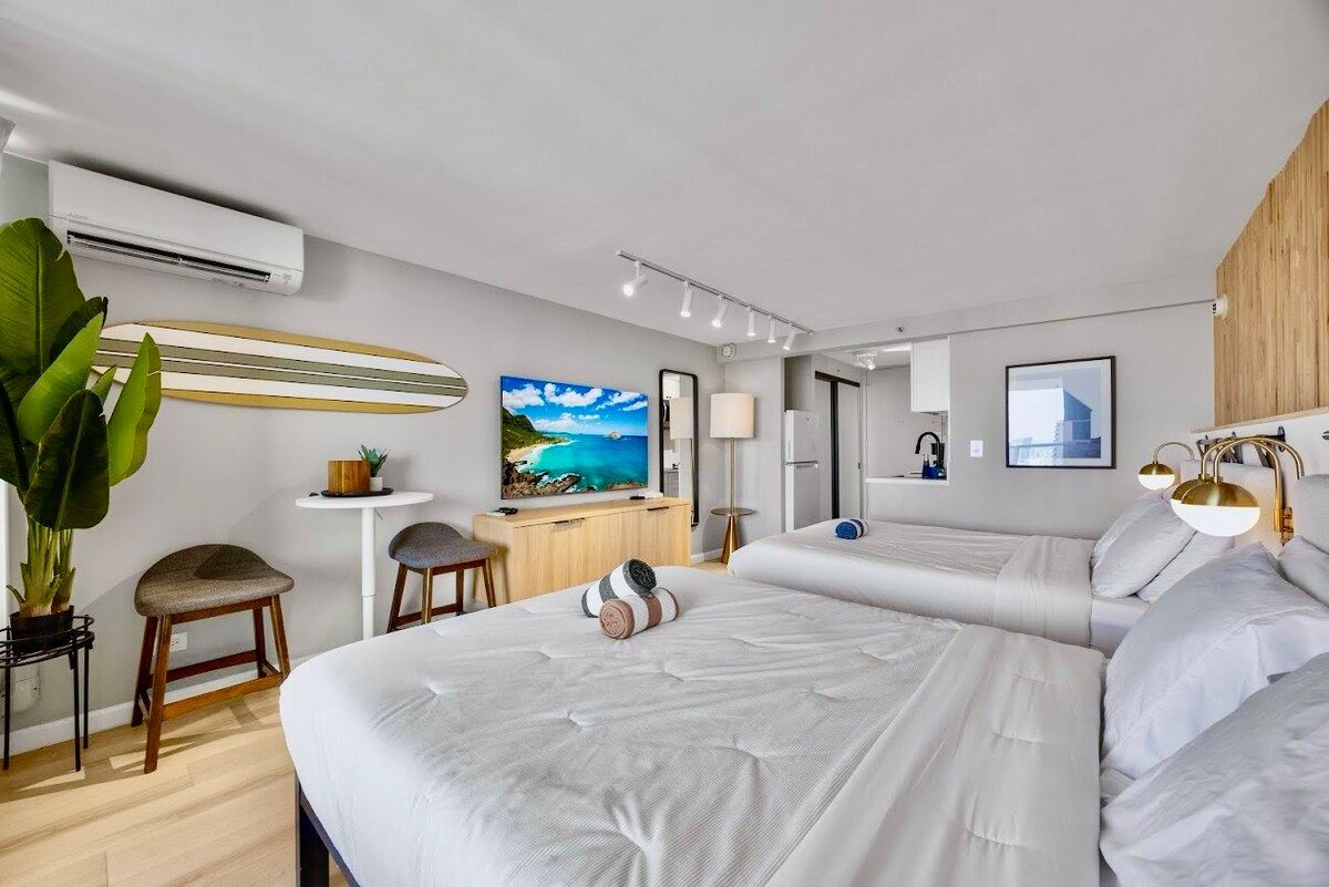 40F-Stunning High-FL Studio w/Ocean & City Views