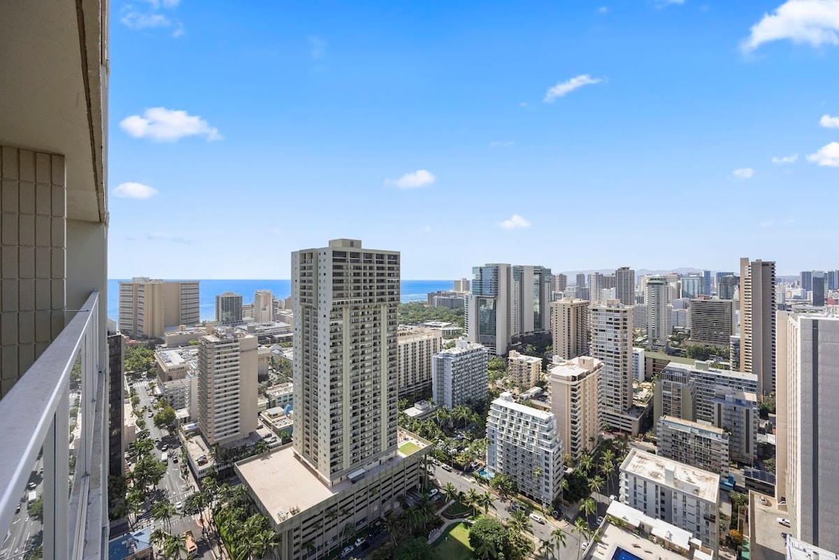 40F-Stunning High-FL Studio w/Ocean & City Views