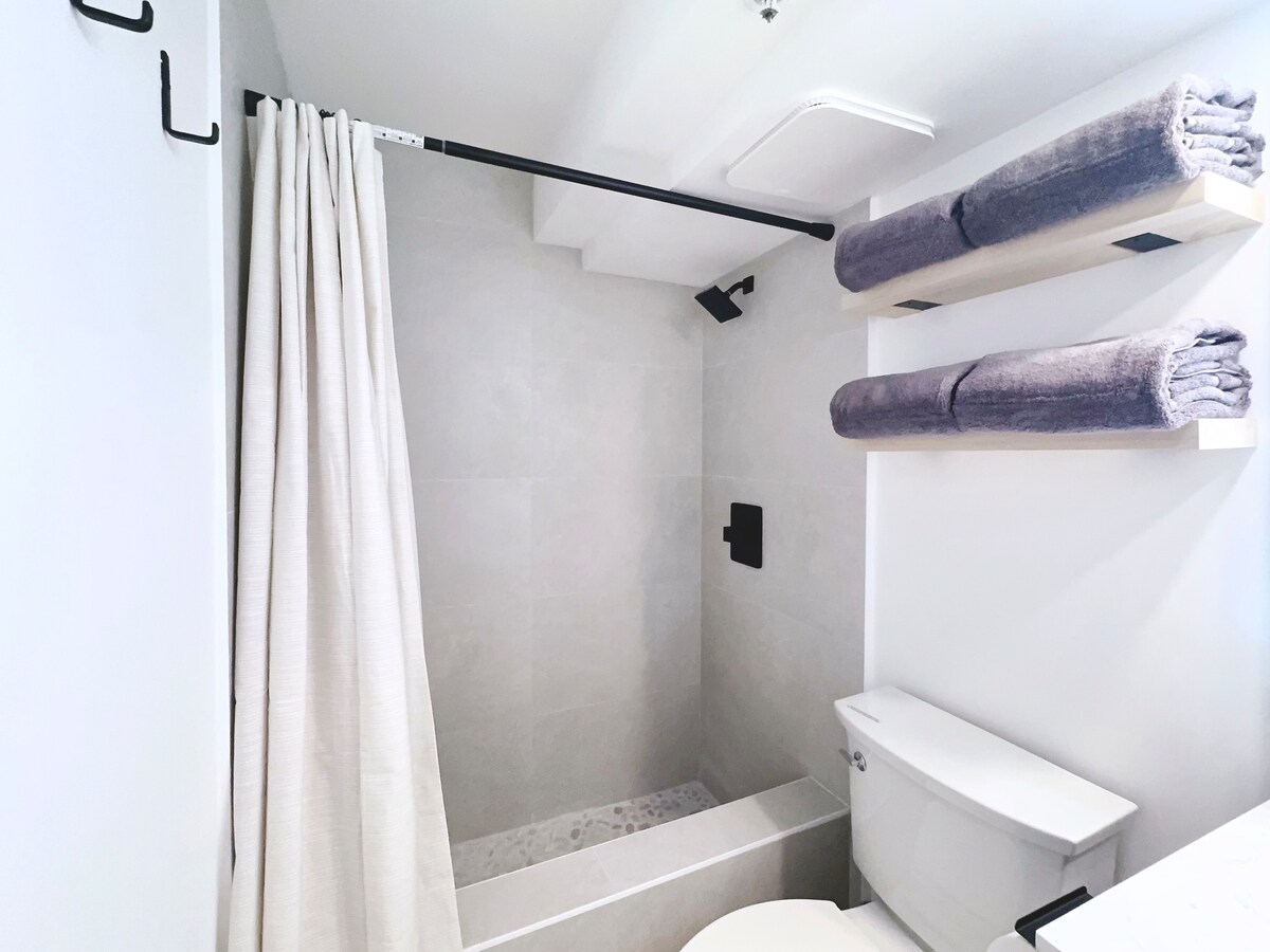 23FL-Upscale Newly Renovated King Studio-Waikiki~