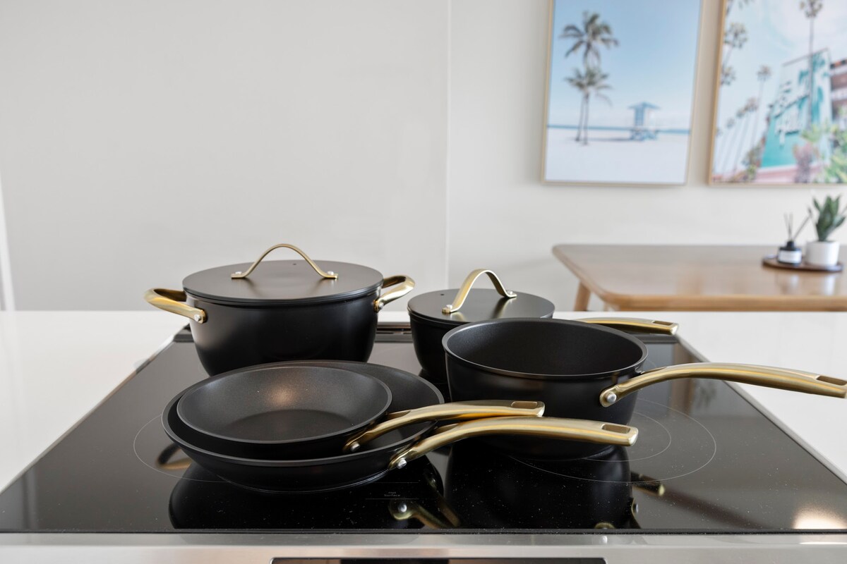 36F-Modern Upscale Ocean View 1BR-Waikiki Beach!
