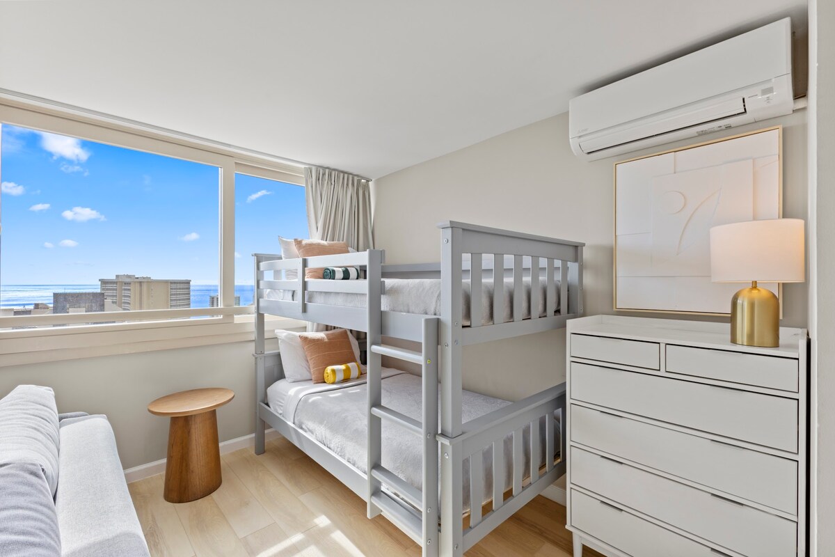 36F-Modern Upscale Ocean View 1BR-Waikiki Beach!