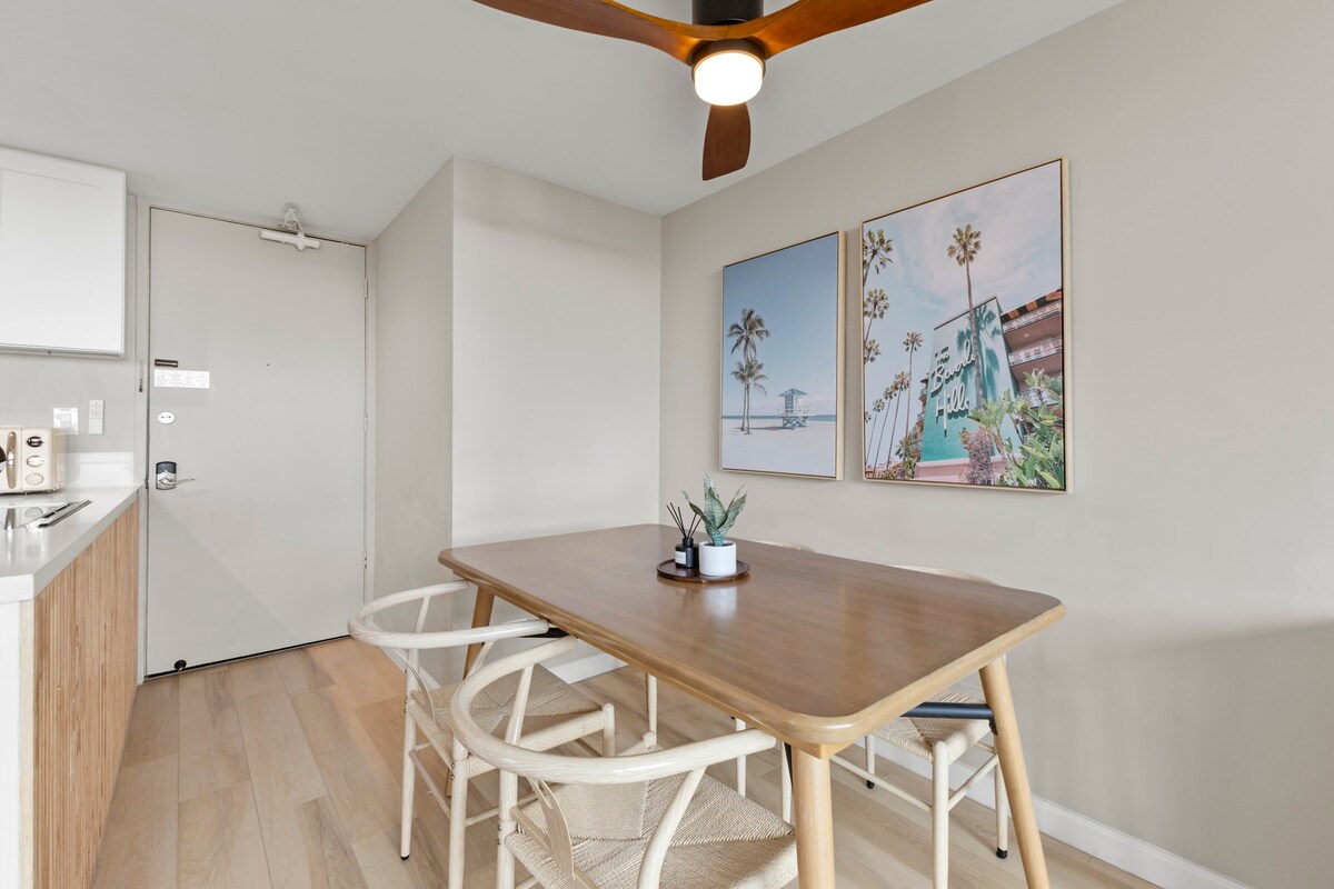 36F-Modern Upscale Ocean View 1BR-Waikiki Beach!